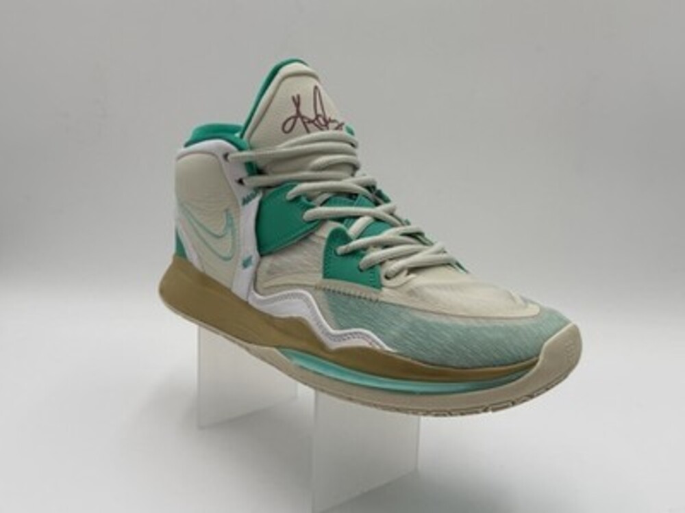 Nike Kyrie Infinity Sneakers Womens Size 8.5 White Green CZ0204-002 Basketball